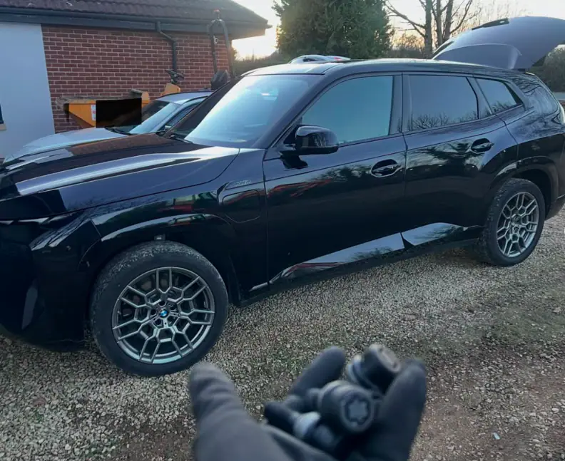 Removing overtightened or seized locking wheel nuts