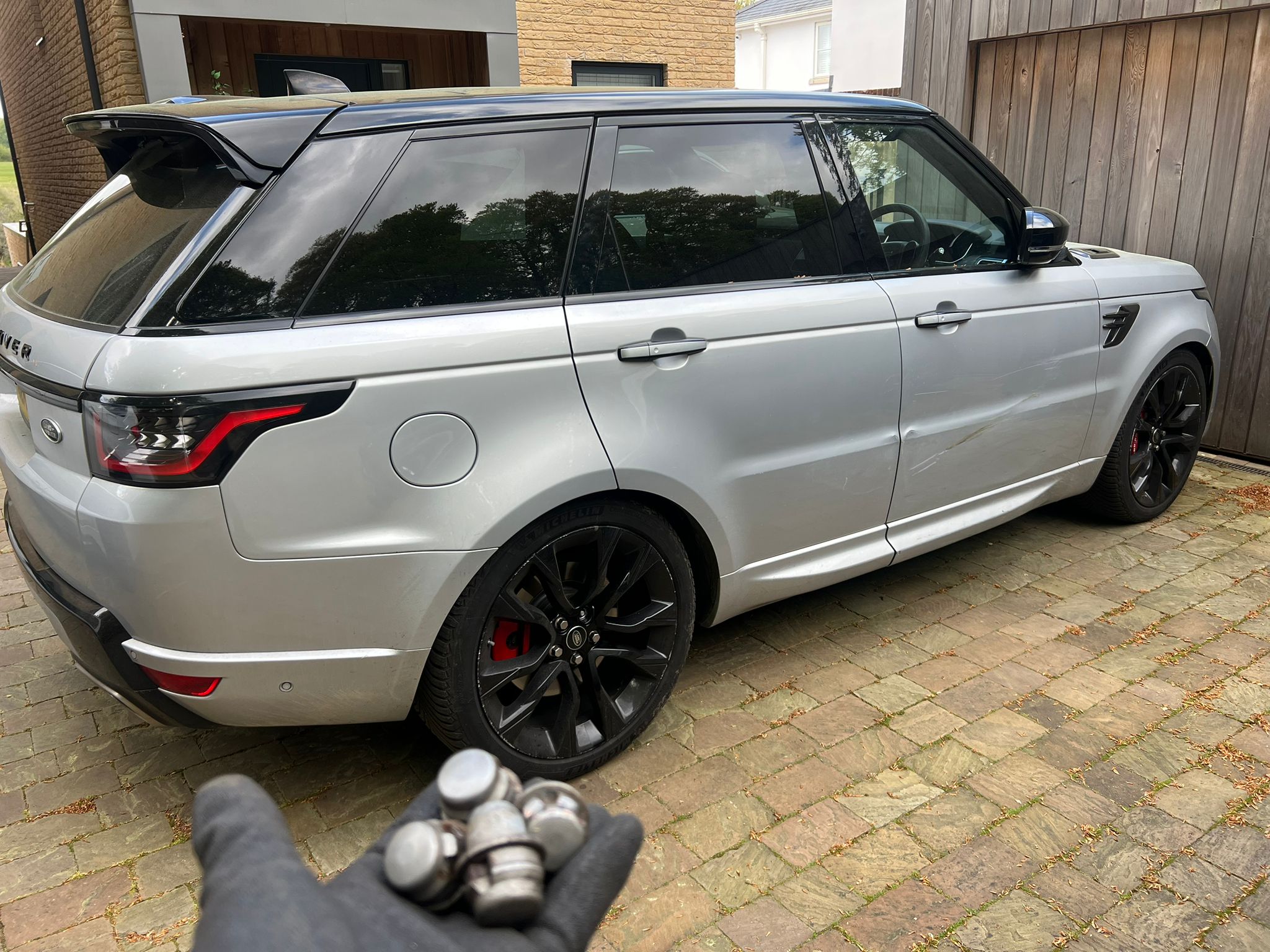 Emergency mobile lock nut removal for roadside assistance