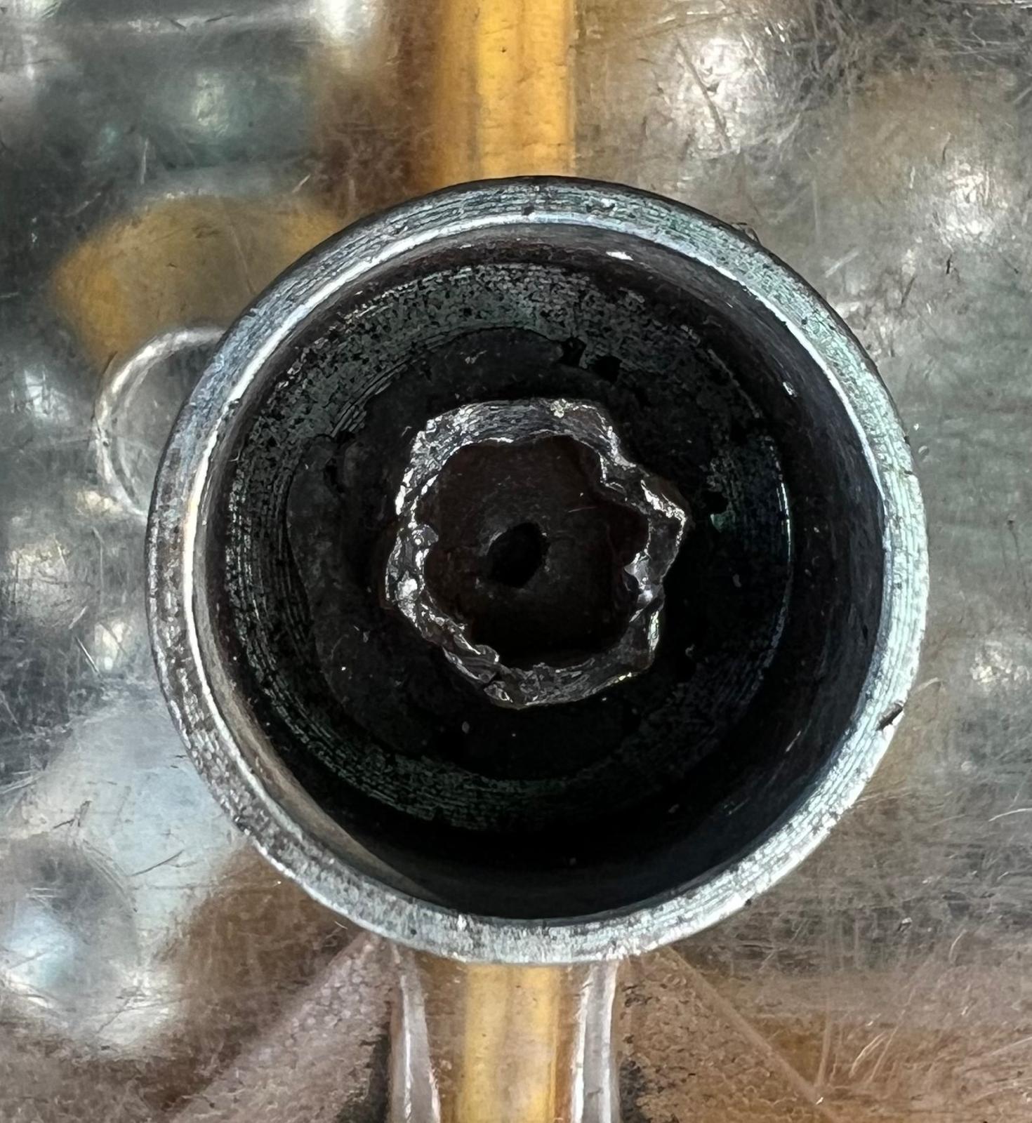 Emergency mobile locking wheel nut service at your location