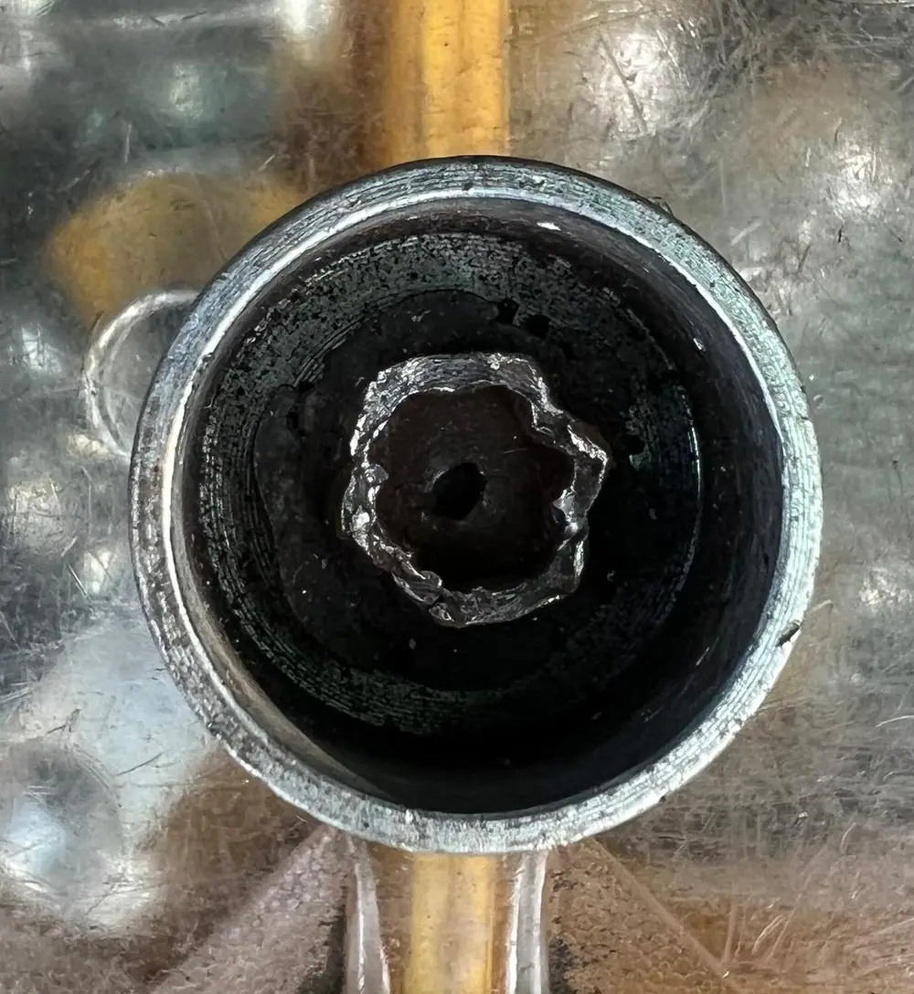 Emergency mobile locking wheel nut service at your location