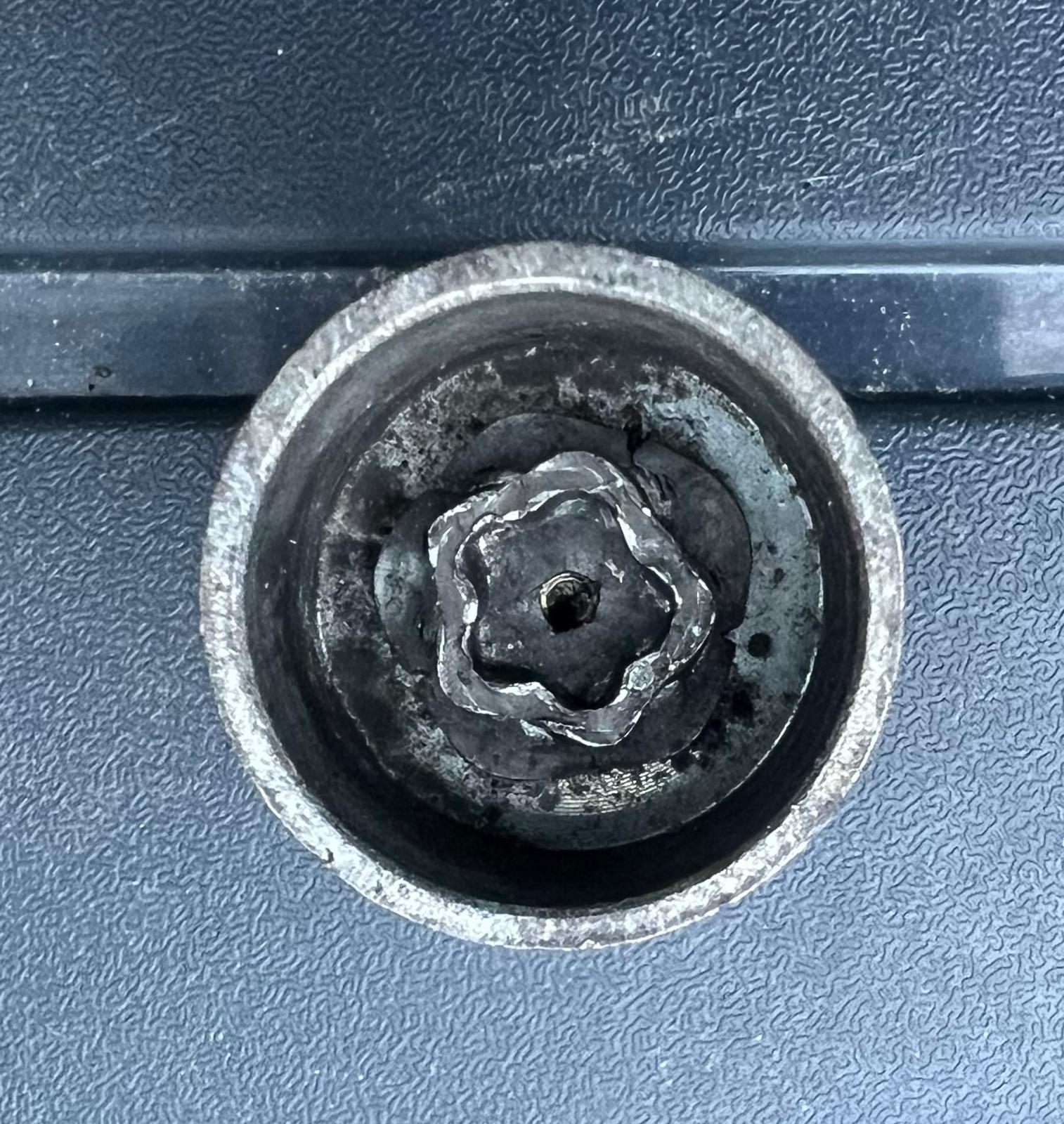 Emergency mobile locking wheel nut service at your location
