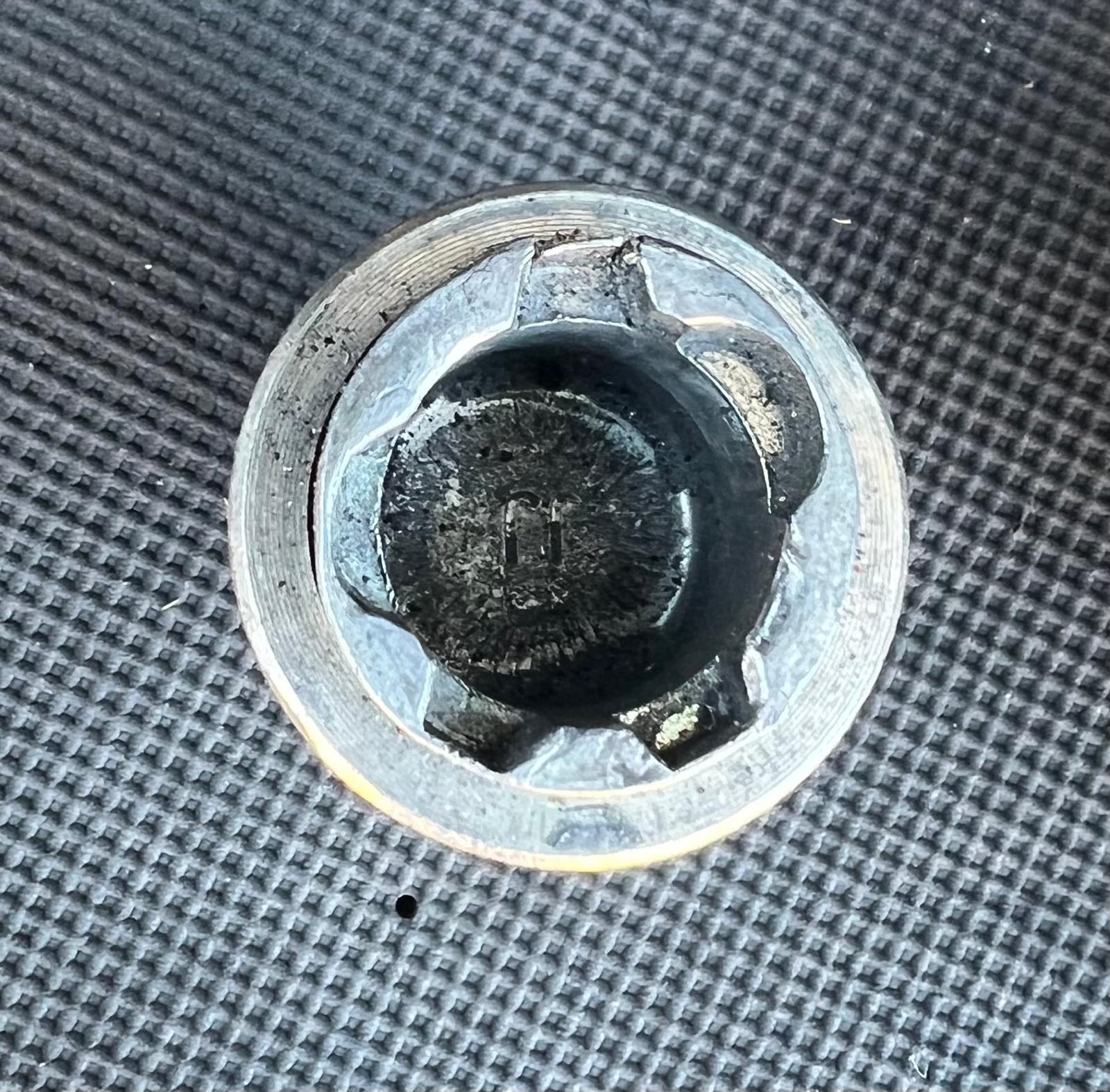 Emergency mobile locking wheel nut service at your location