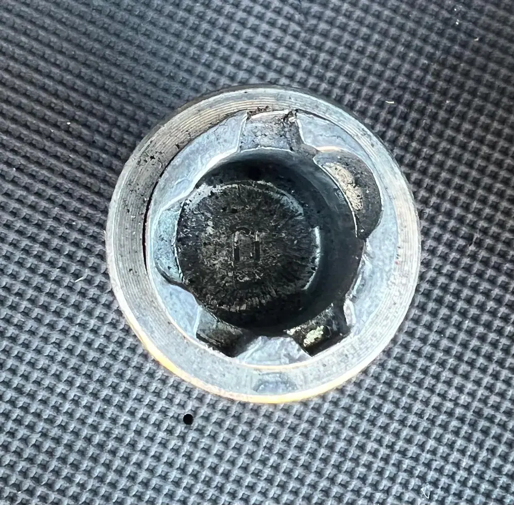 Emergency mobile locking wheel nut service at your location